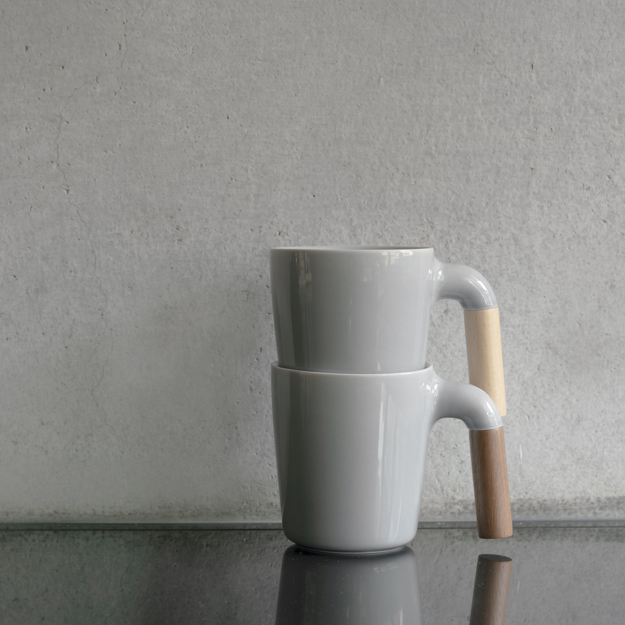 Mugr Cloud Walnut - (ceramic, walnut wood)