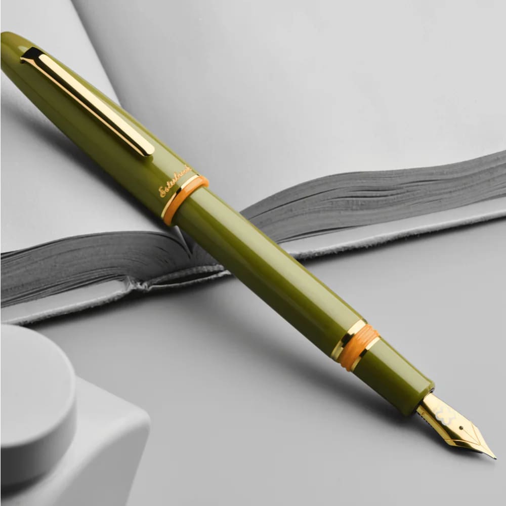 Back to the Lands Estie Fountain Pen / Quirky Leaf / Gold