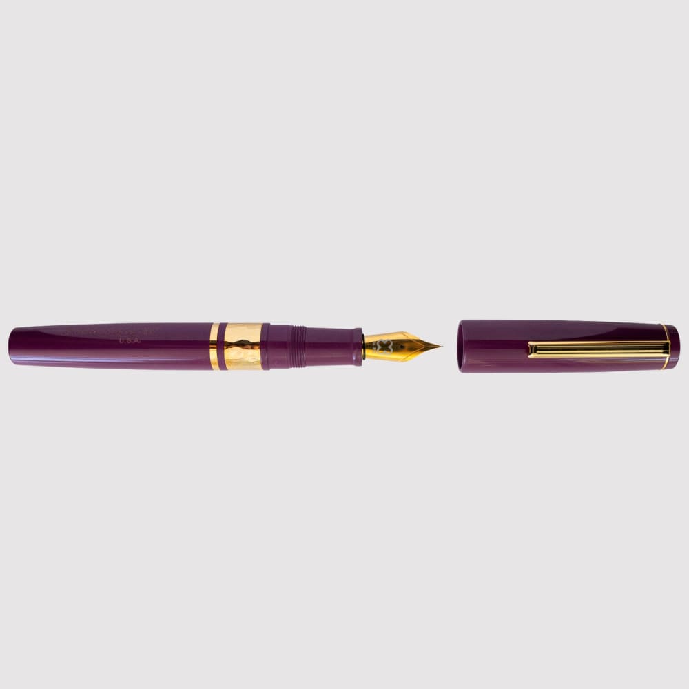 Modello J Ebonite Mora con finiture in oro - Largo