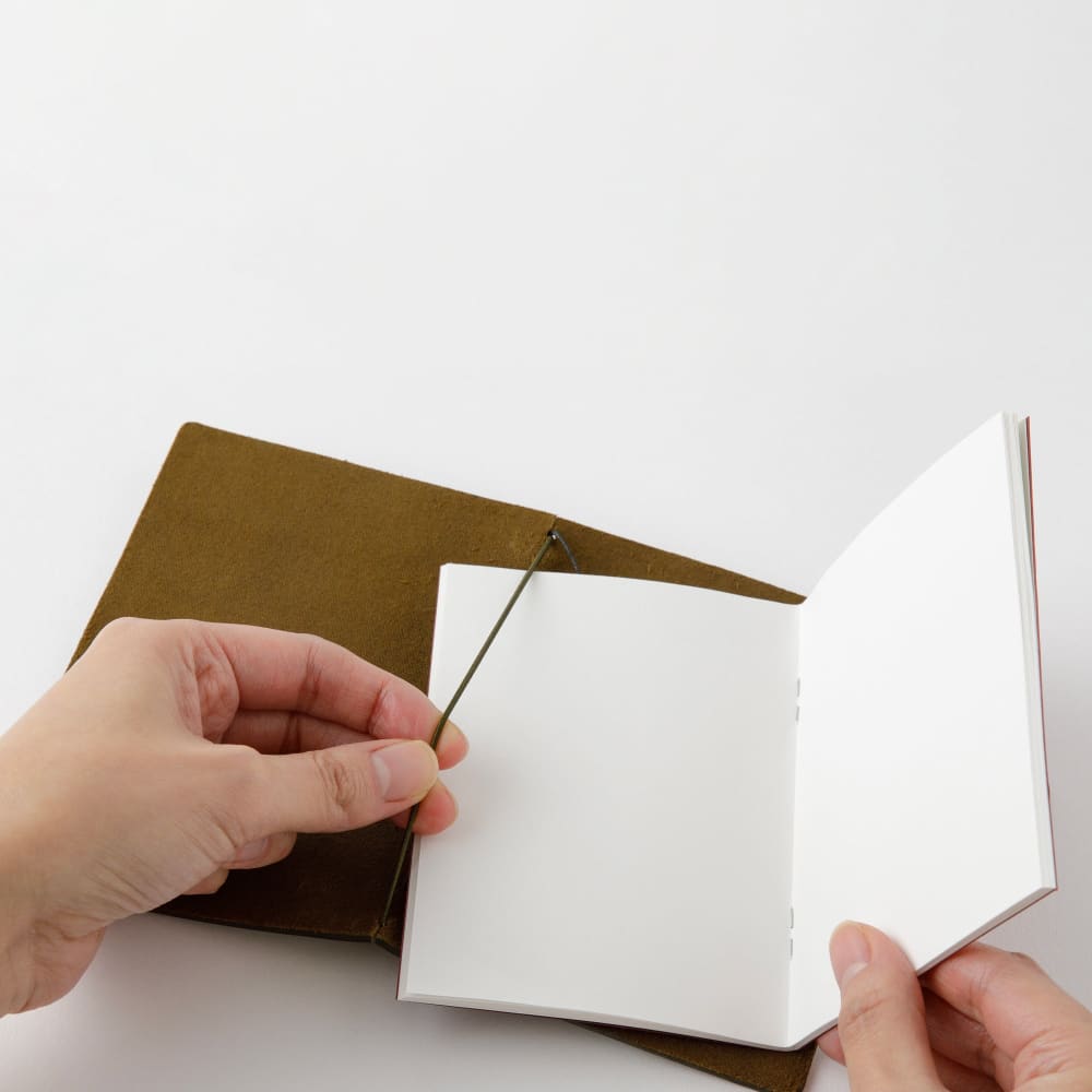 TRAVELER’S notebook cover Olive in Leather - Passport Size -